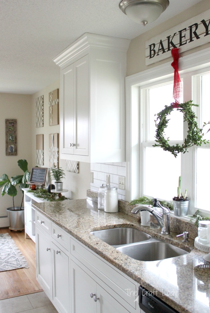 easy DIY winter boxwood wreaths