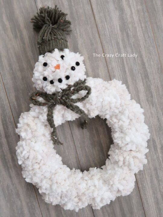 How to Make a Snowman Wreath + Door Hanger Ideas