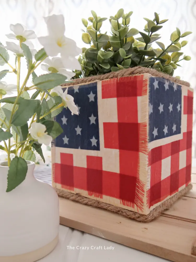 Mini Planter Box Red, White, and DIY: Decoupage Patriotic Mini Planter Box
