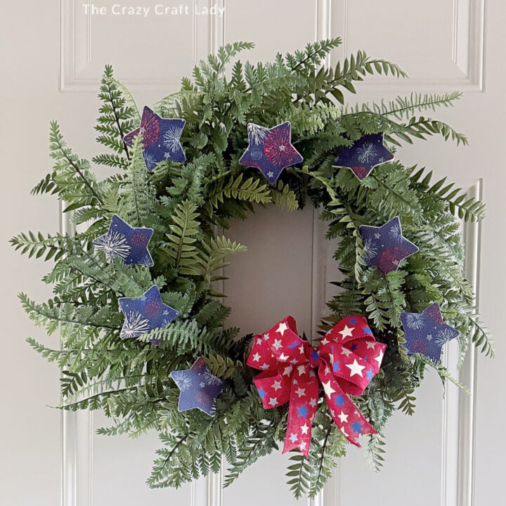 Summer Fern Wreath with Blue Fireworks Star Decorations