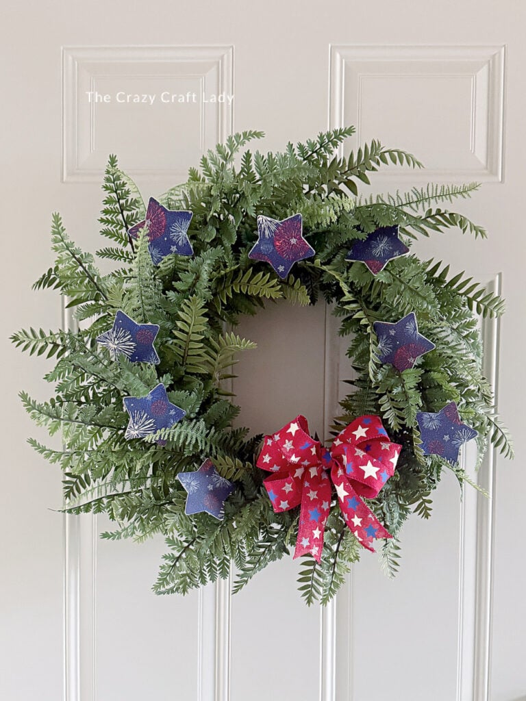 Summer Fern Wreath with Blue Fireworks Star Decorations