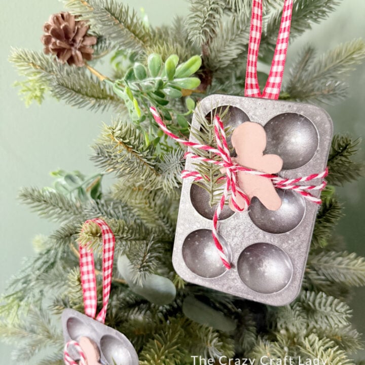Mini Muffin Tin Christmas Ornaments